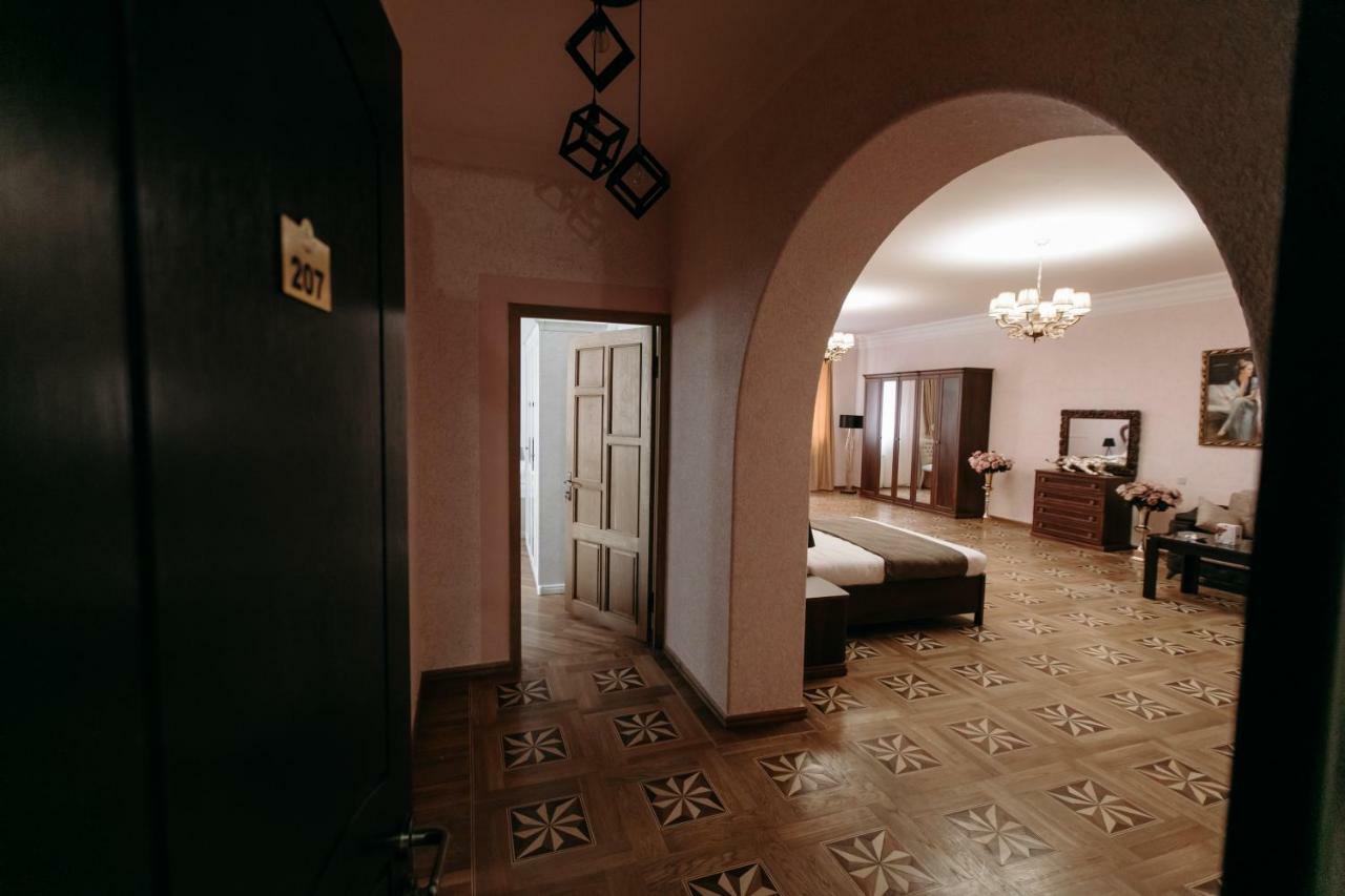 Castle Family Hotel Ereván Exterior foto